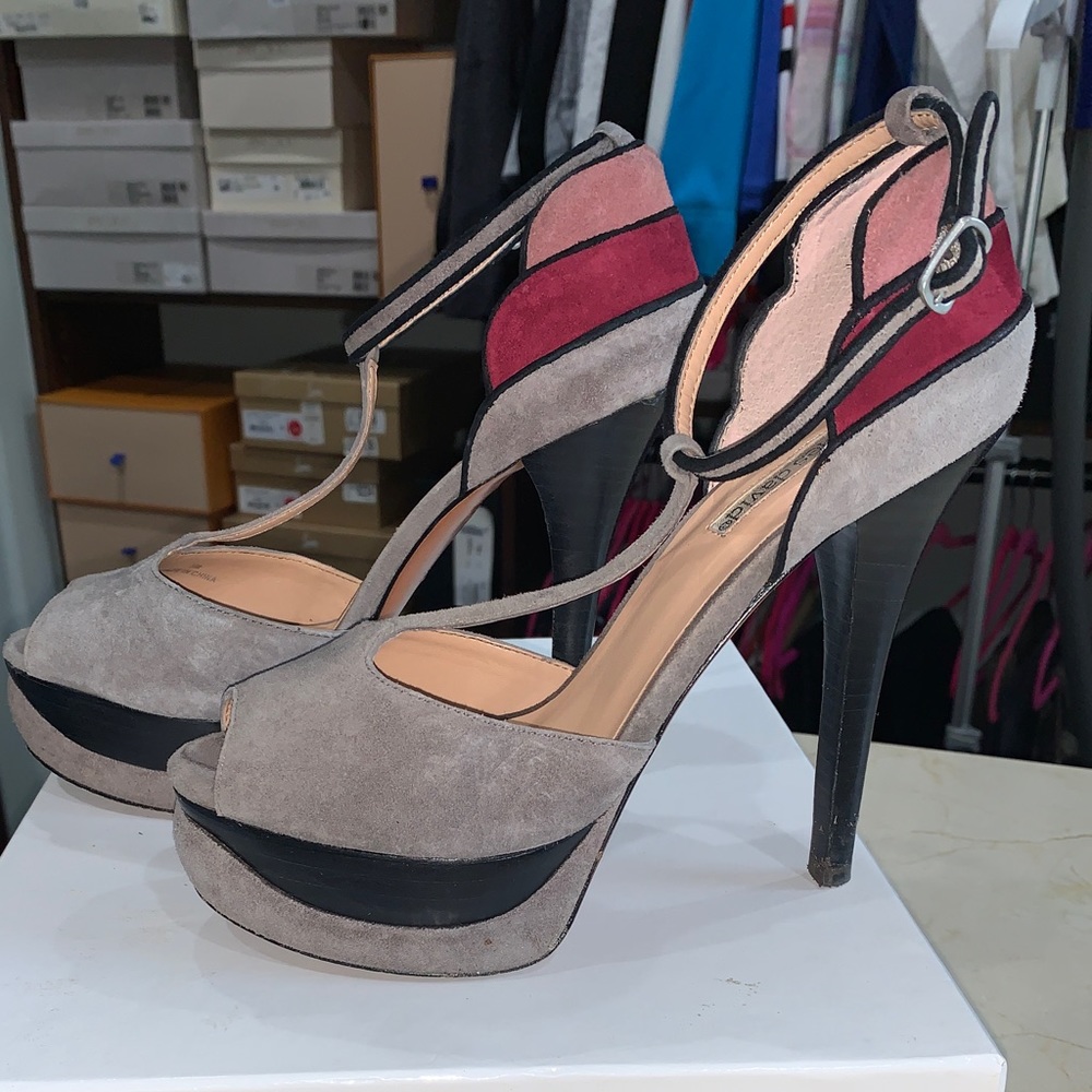 Charles David T-Trap Suede platform heel